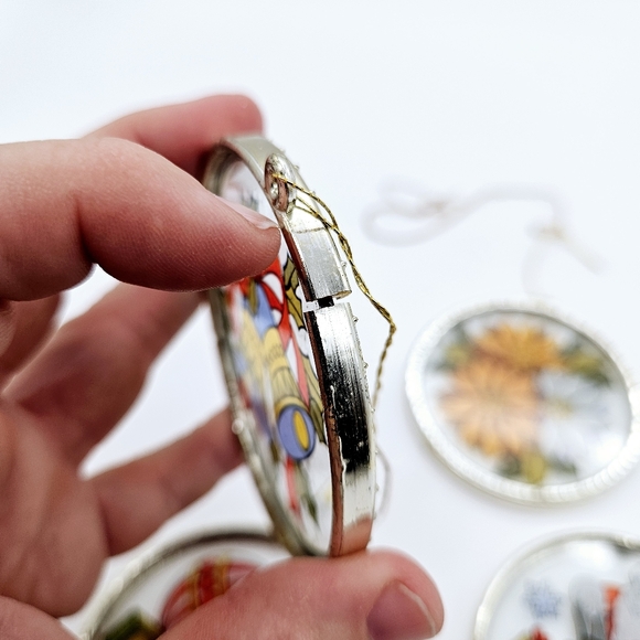 VINTAGE | Regal stained glass Christmas tree ornaments lot of 4 - Picture 4 of 7